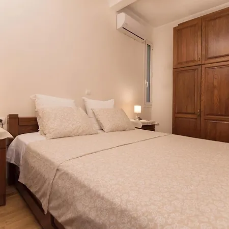 Nesting Ramblers Skg #1 Apartment